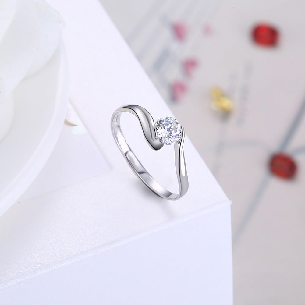 Aurore | Solitaire Ring with Twisted Crystal Setting
