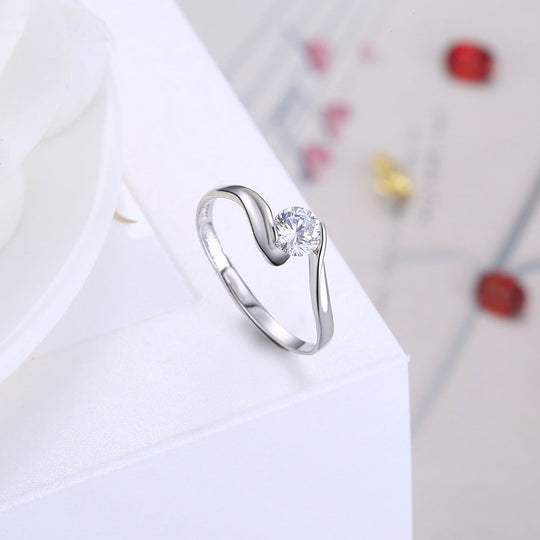 Aurore | Solitaire Ring with Twisted Crystal Setting