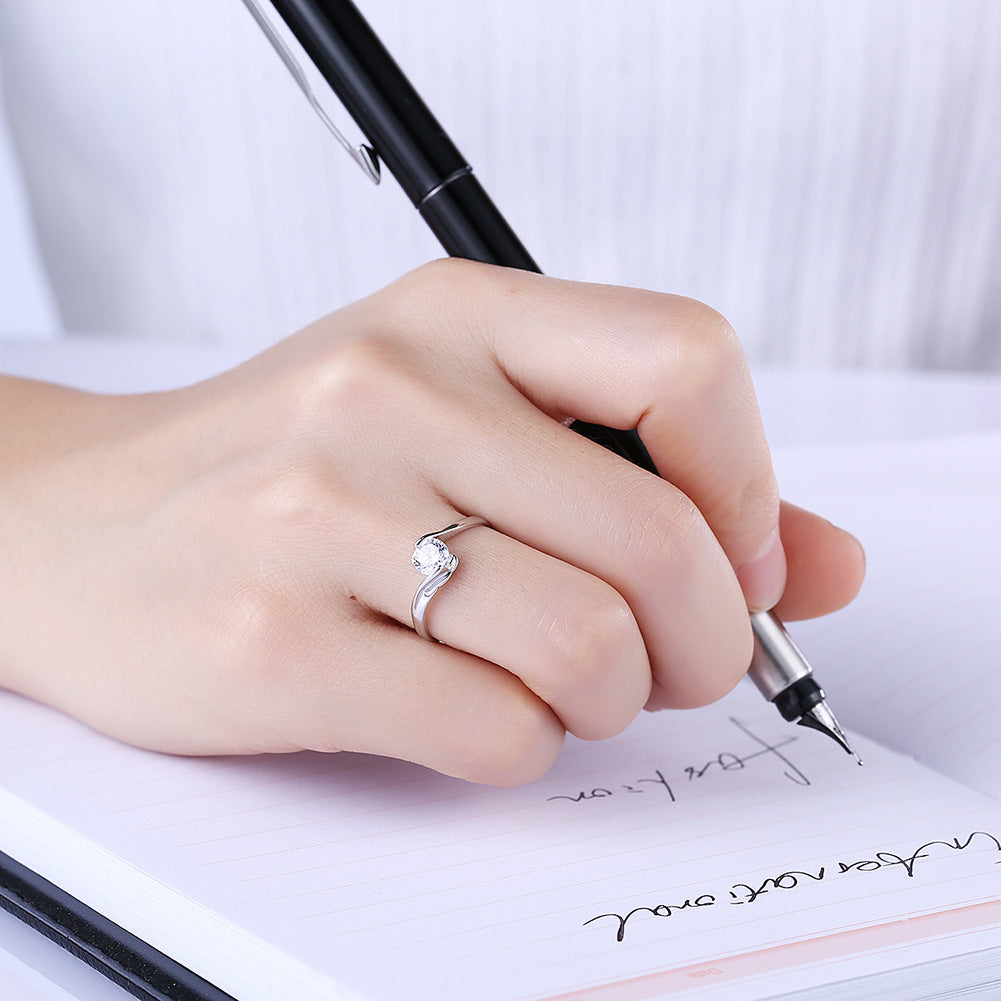 Aurore | Solitaire Ring with Twisted Crystal Setting