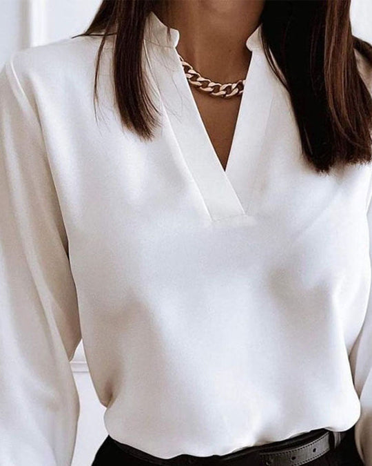 Shirt - V-neck and loose fit