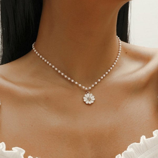 Daisy Pendant Necklace with Pearl