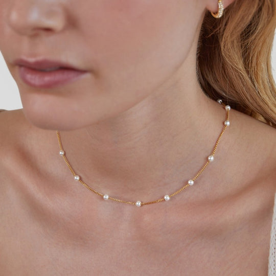 Chain necklace with pearls